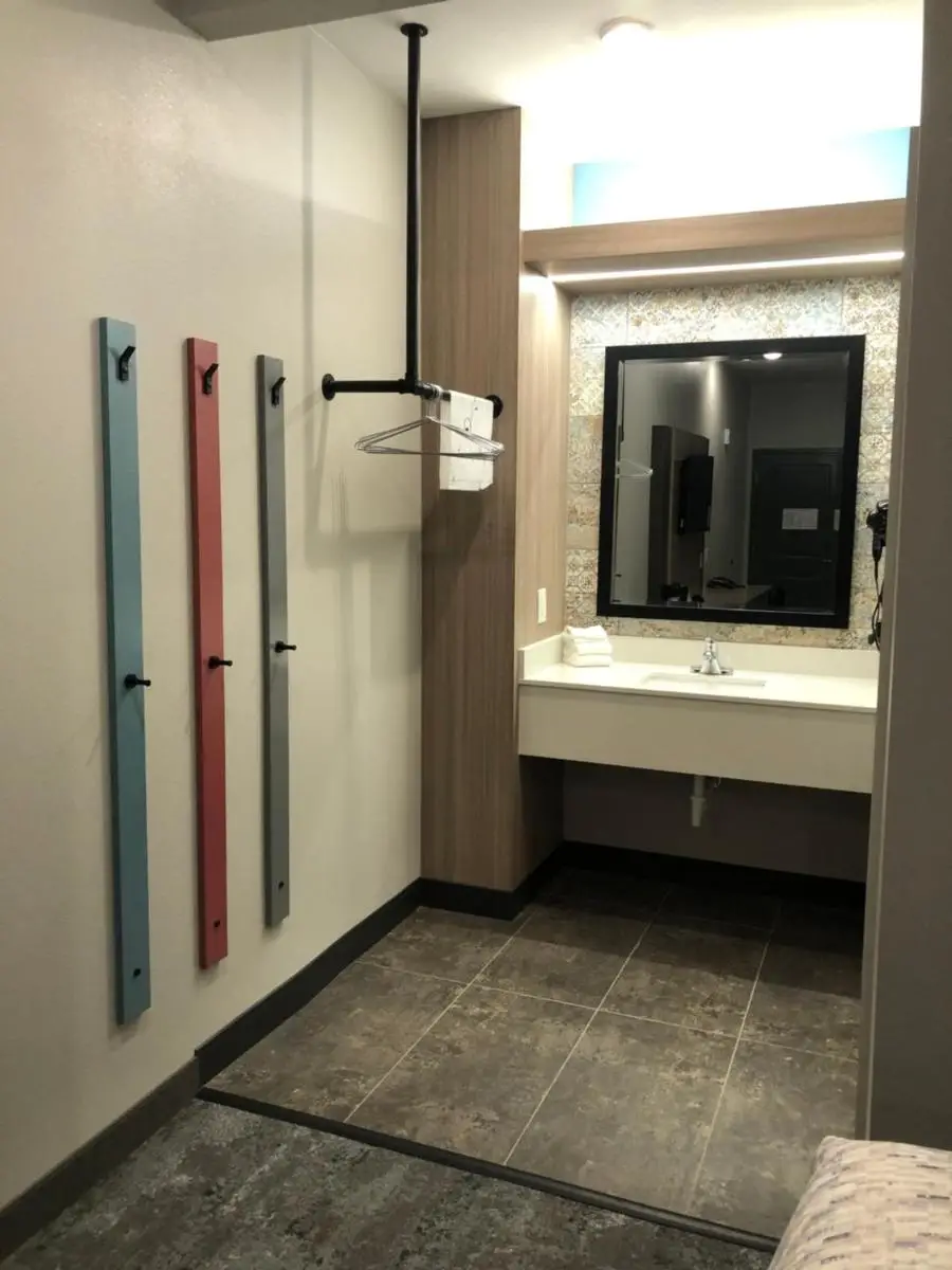 Hotel Solara I-45 & College Ave — photo 6 of 19